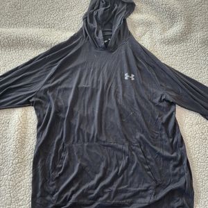 Large Under Armour Loose Light Sweatshirt